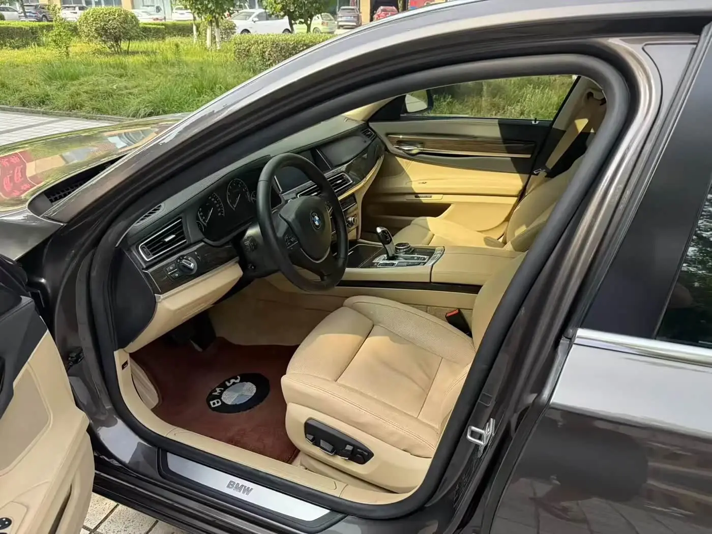 BMW 7 Series 2013 — Photo 6/10
