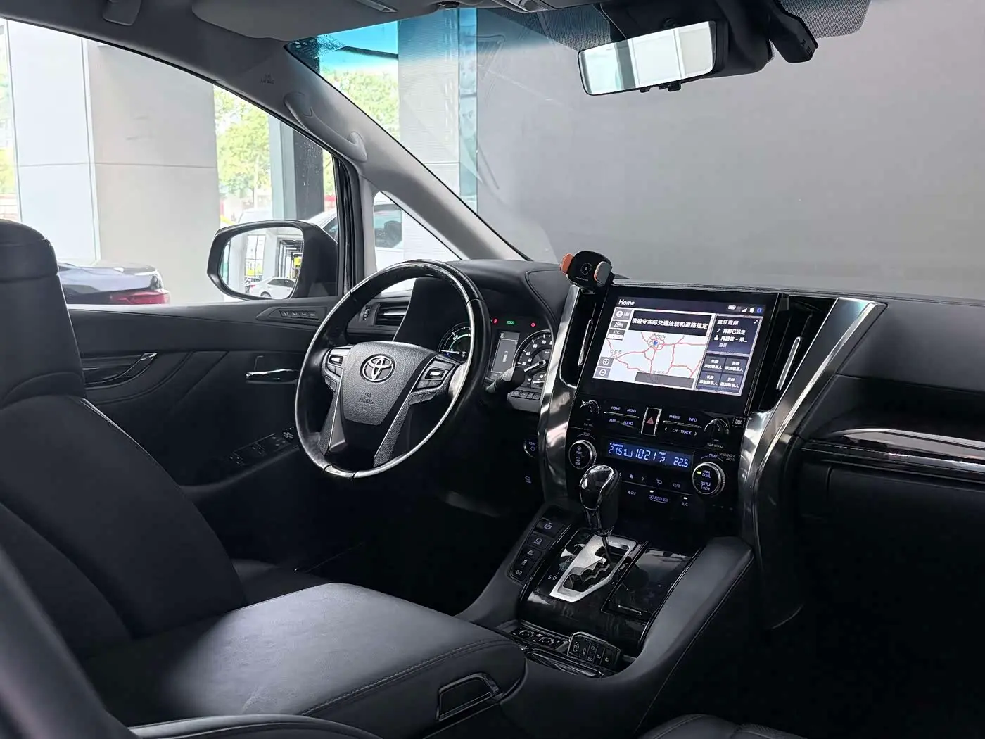 Toyota Vellfire 2022 — Photo 6/20