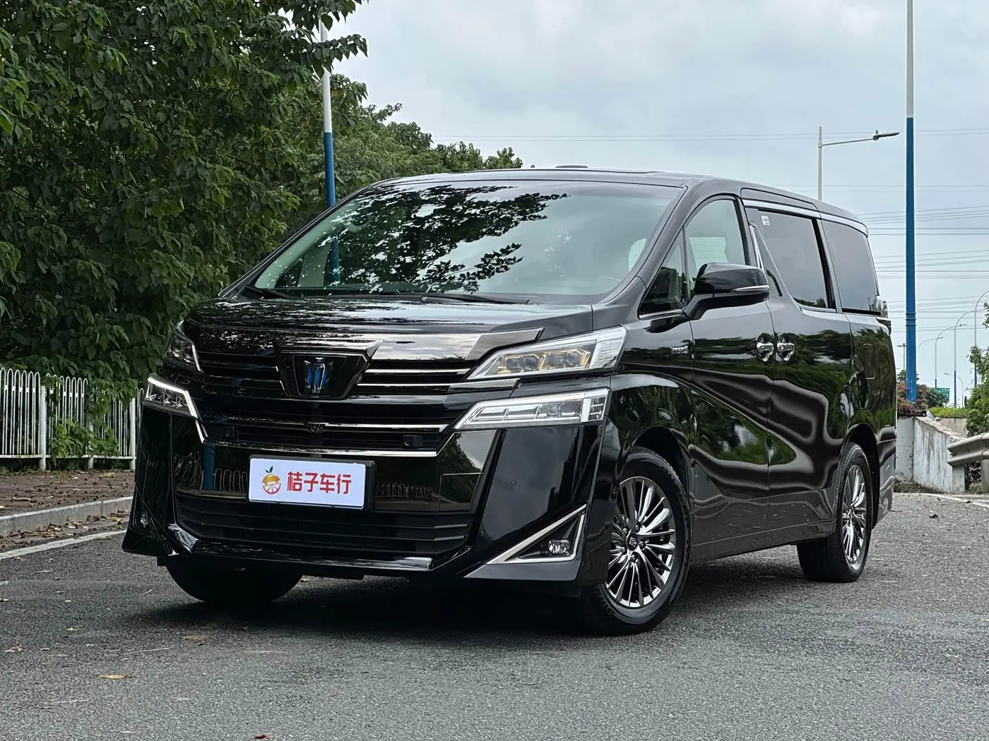 Toyota Vellfire 2023 — Photo 1/19