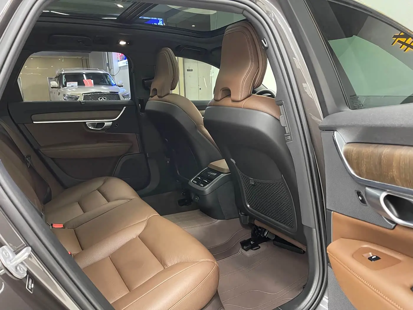 Volvo V90 2025 — Photo 11/19