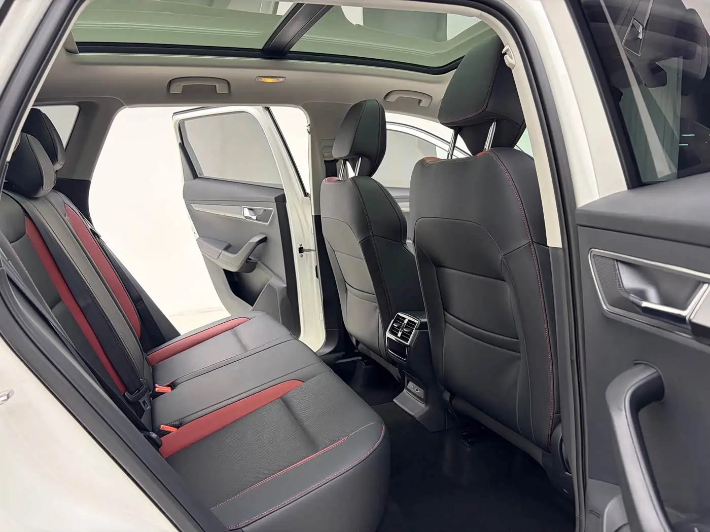 Škoda Karoq 2022 — Photo 18/20