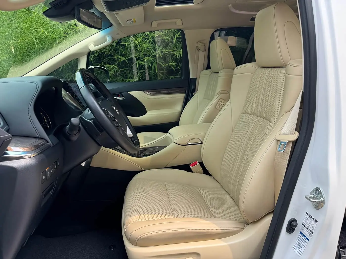Toyota Alphard 2022 — Фото 4/17