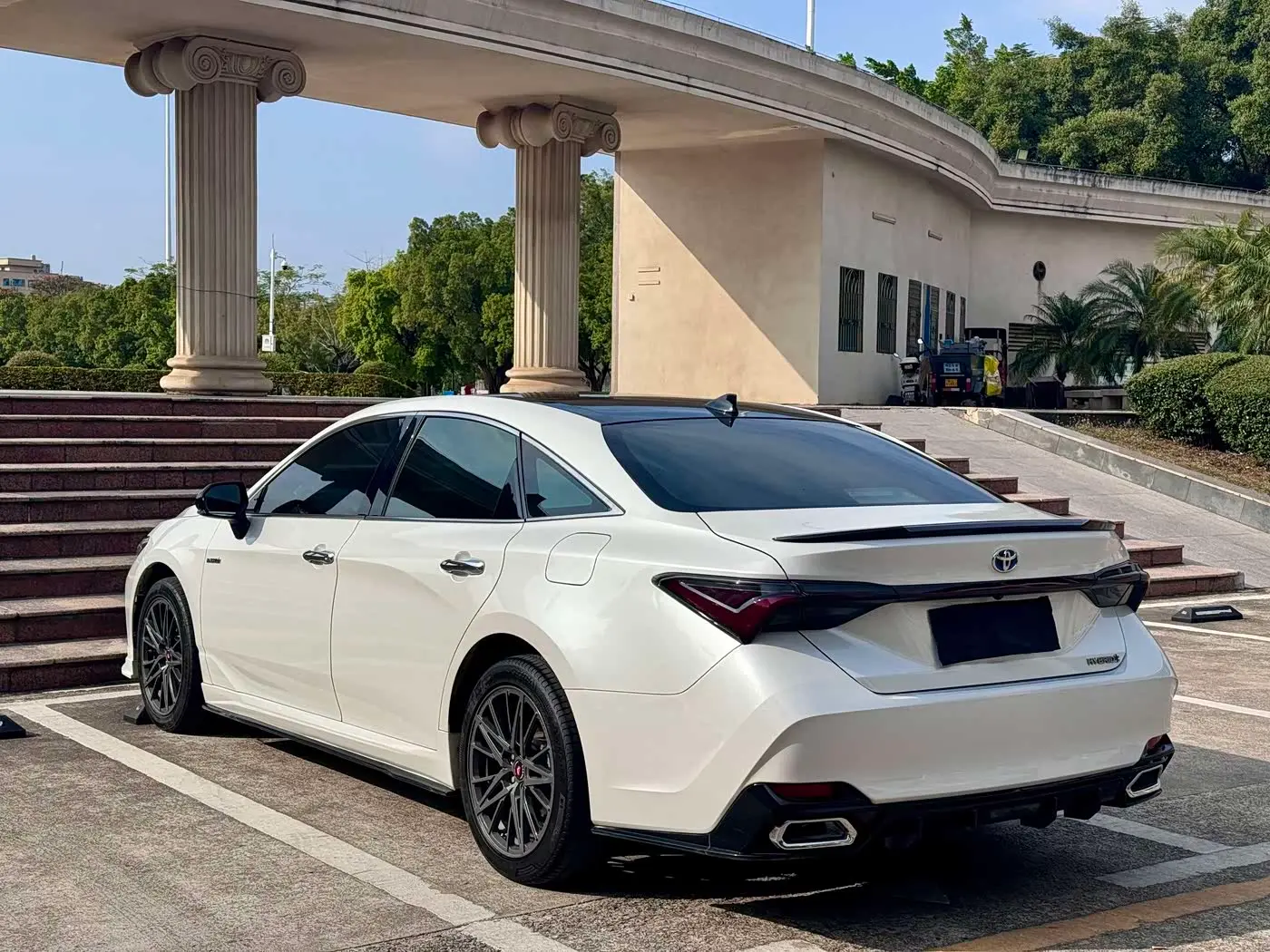 Toyota Avalon 2023 — Фото 11/13