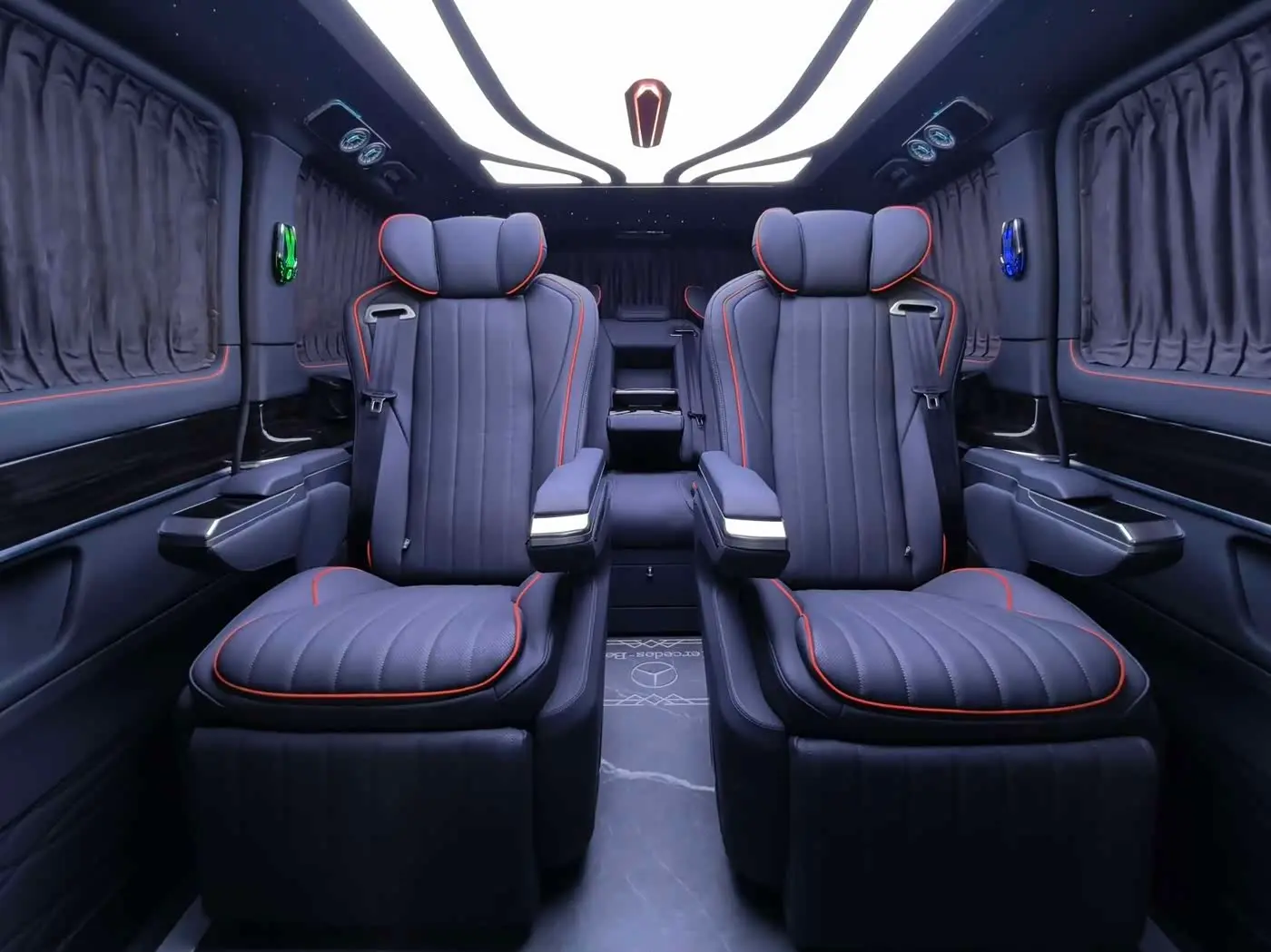 Mercedes-Benz V-Class 2020 — Photo 10/19