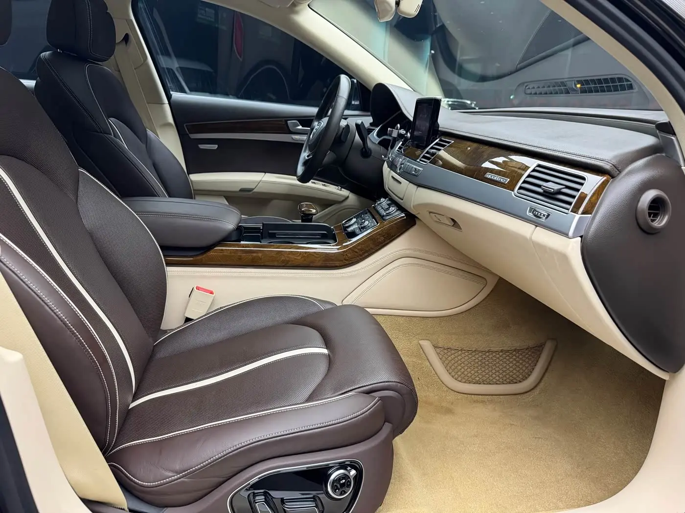 Audi A8 2015 — Şəkil 12/15