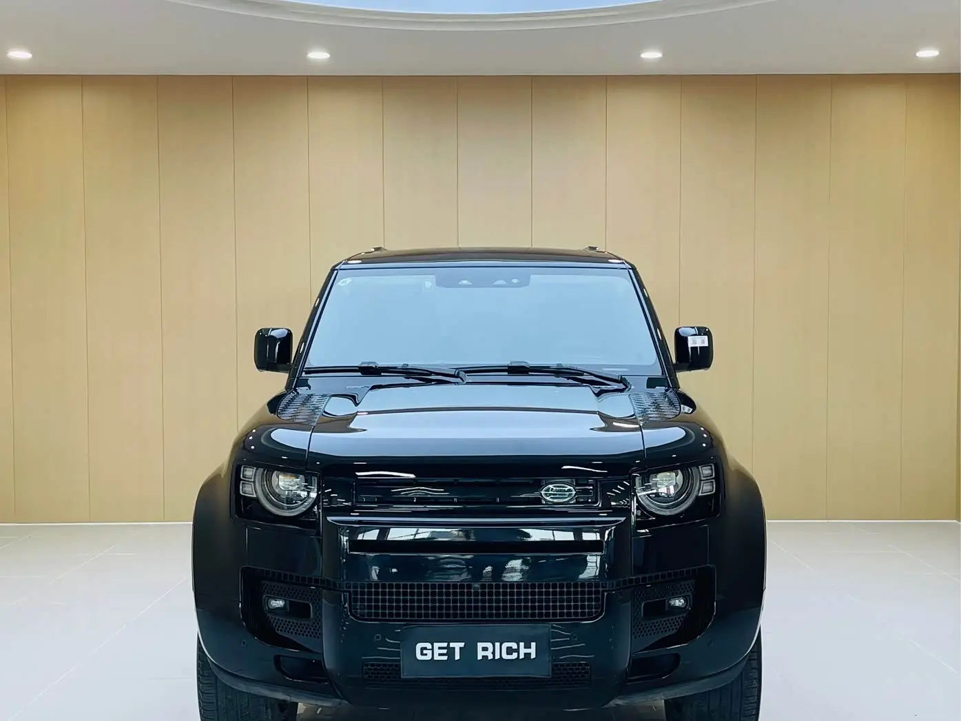 Land Rover Defender 2023 — Photo 2/18