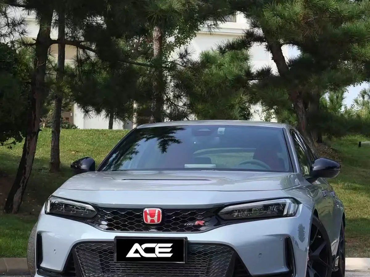 Honda Civic 2023 — Фото 1/9