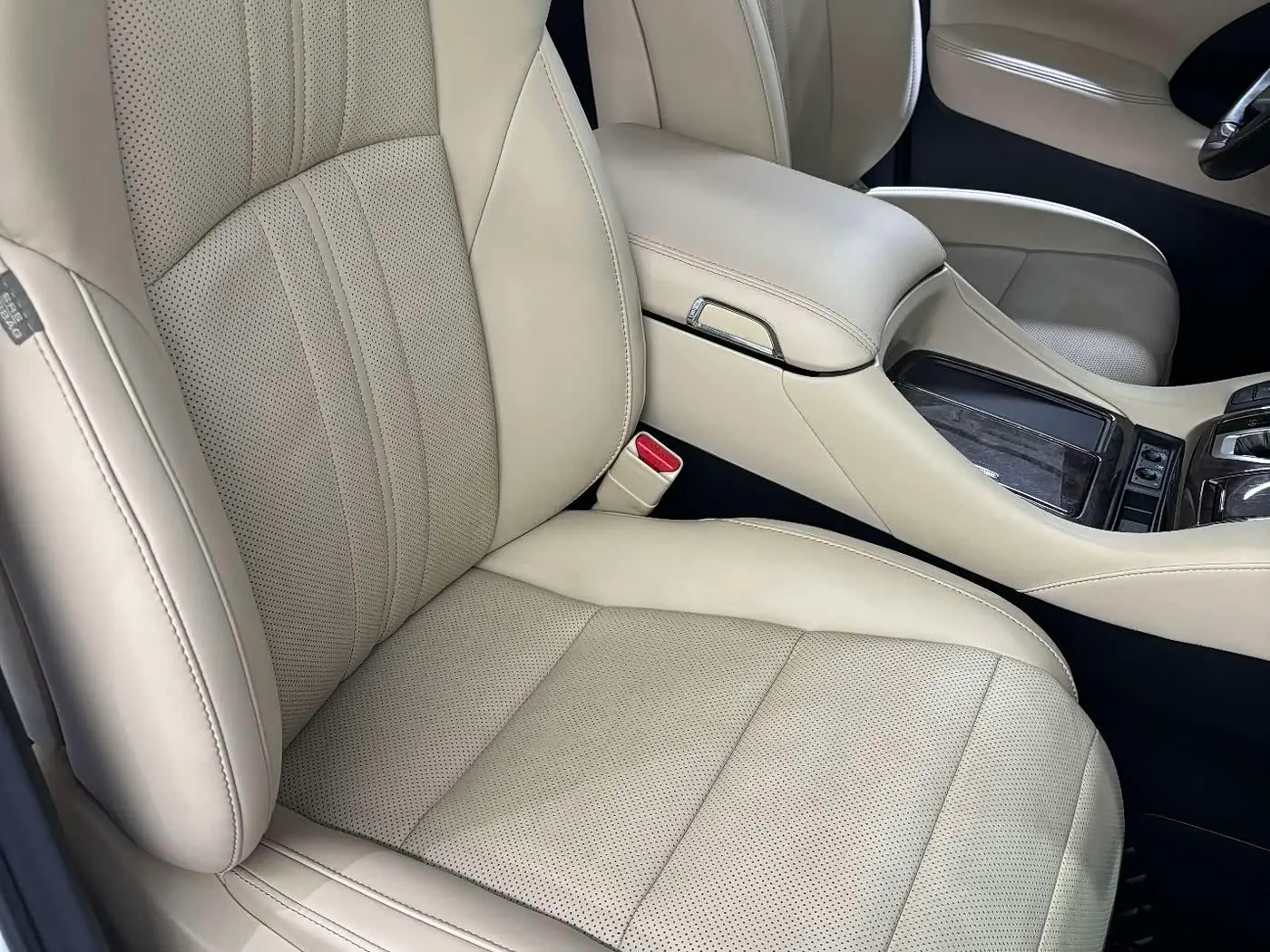 Toyota Alphard 2023 — Photo 9/17