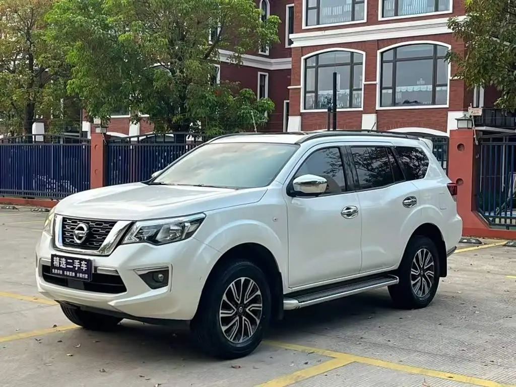 Nissan Terra 2018 — Фото 1/9
