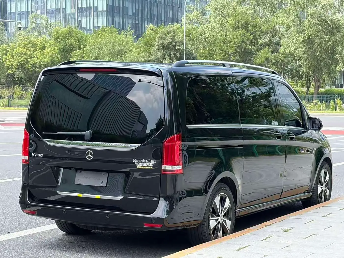 Mercedes-Benz V-Class 2022 — Şəkil 18/19