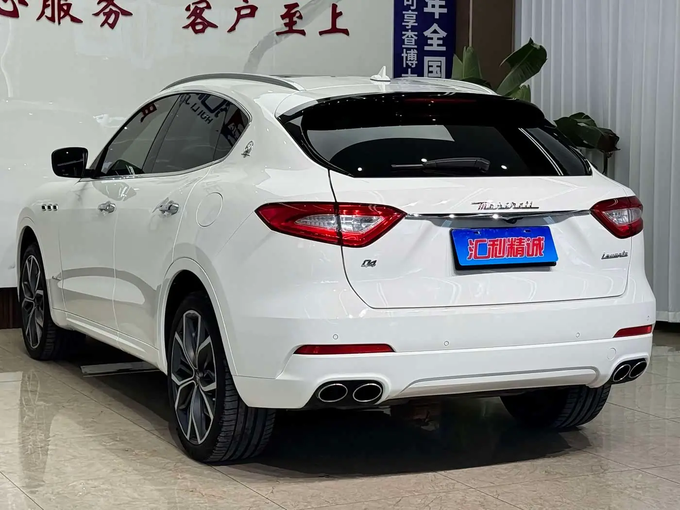 Maserati Levante 2018 — Фото 4/20
