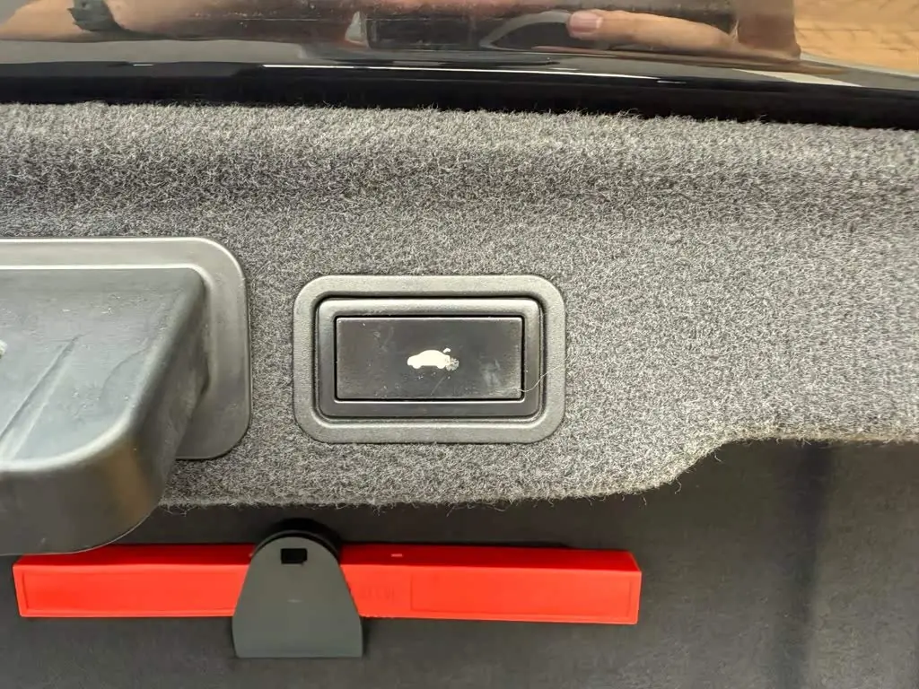 Audi A8 2011 — Photo 14/16