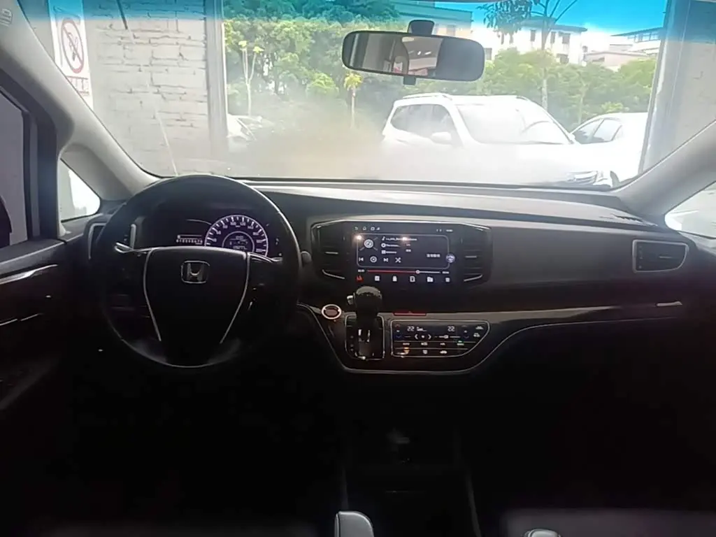 Honda Odyssey 2018 — Şəkil 10/20