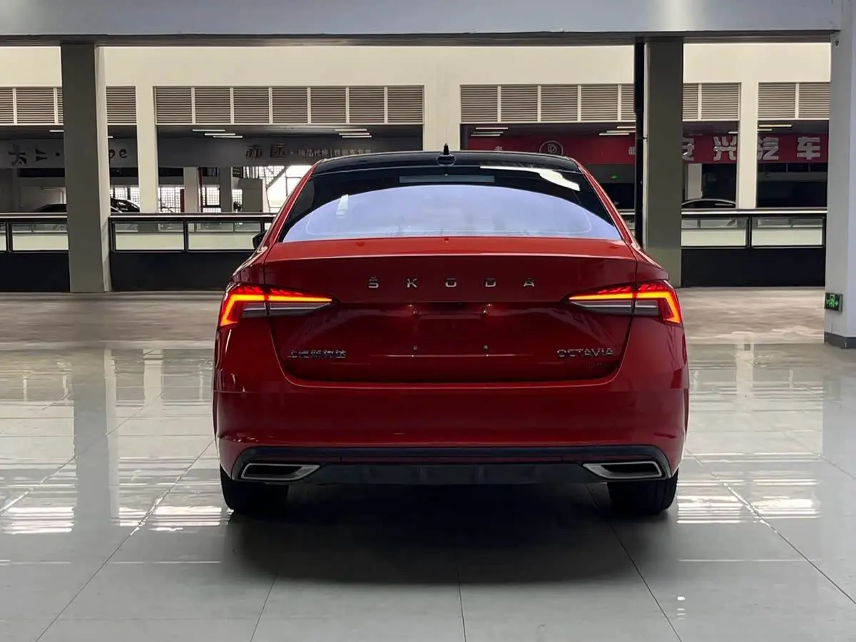 Škoda Octavia 2021 — Фото 18/20