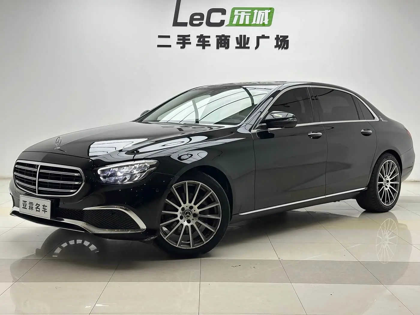 Mercedes-Benz E-Class 2022 — Photo 1/20