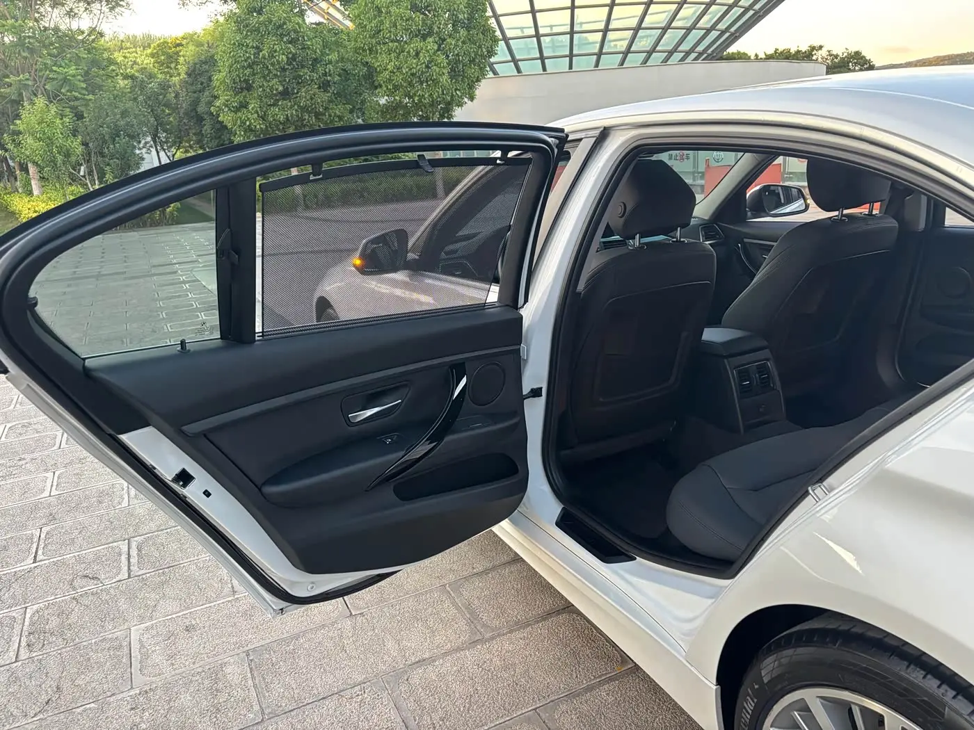 BMW 3 Series 2019 — Фото 15/20