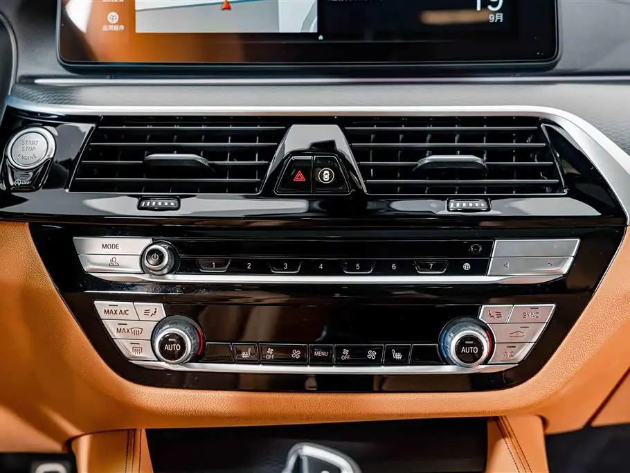 BMW 5 Series 2023 — Şəkil 11/20