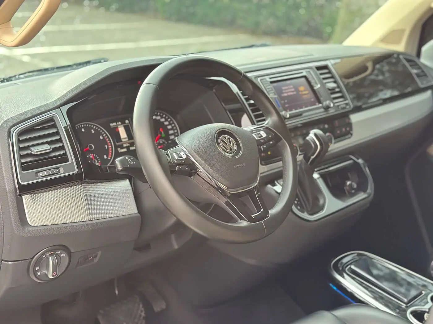 Volkswagen Multivan 2017 — Şəkil 17/20