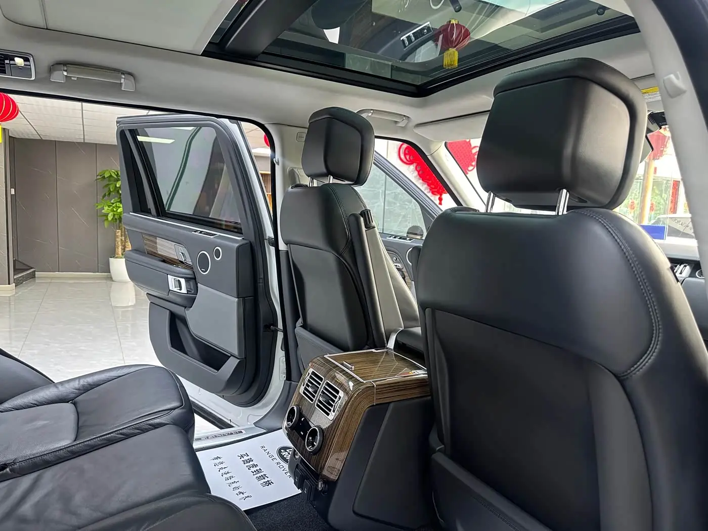 Land Rover Range Rover 2018 — Фото 12/17
