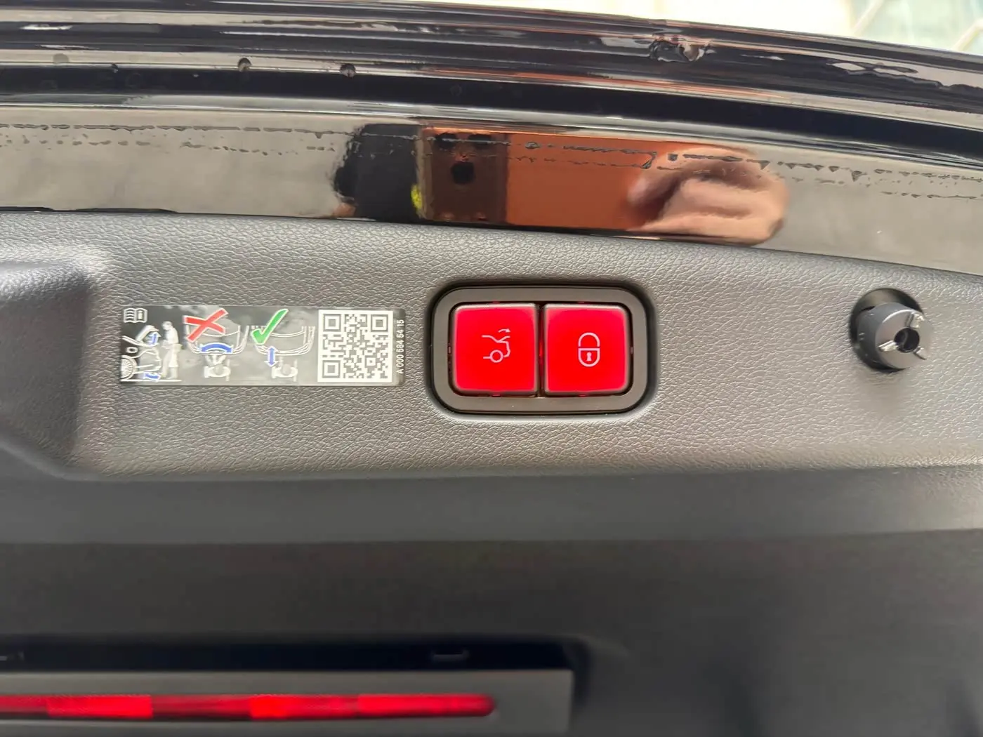 Mercedes-Benz E-Class 2025 — Şəkil 17/18