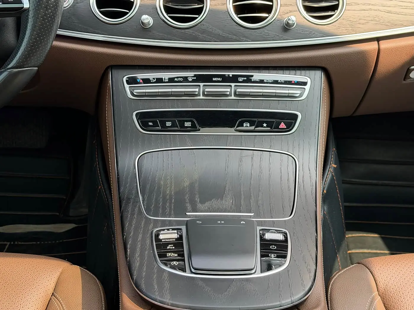 Mercedes-Benz E-Class 2021 — Photo 17/18