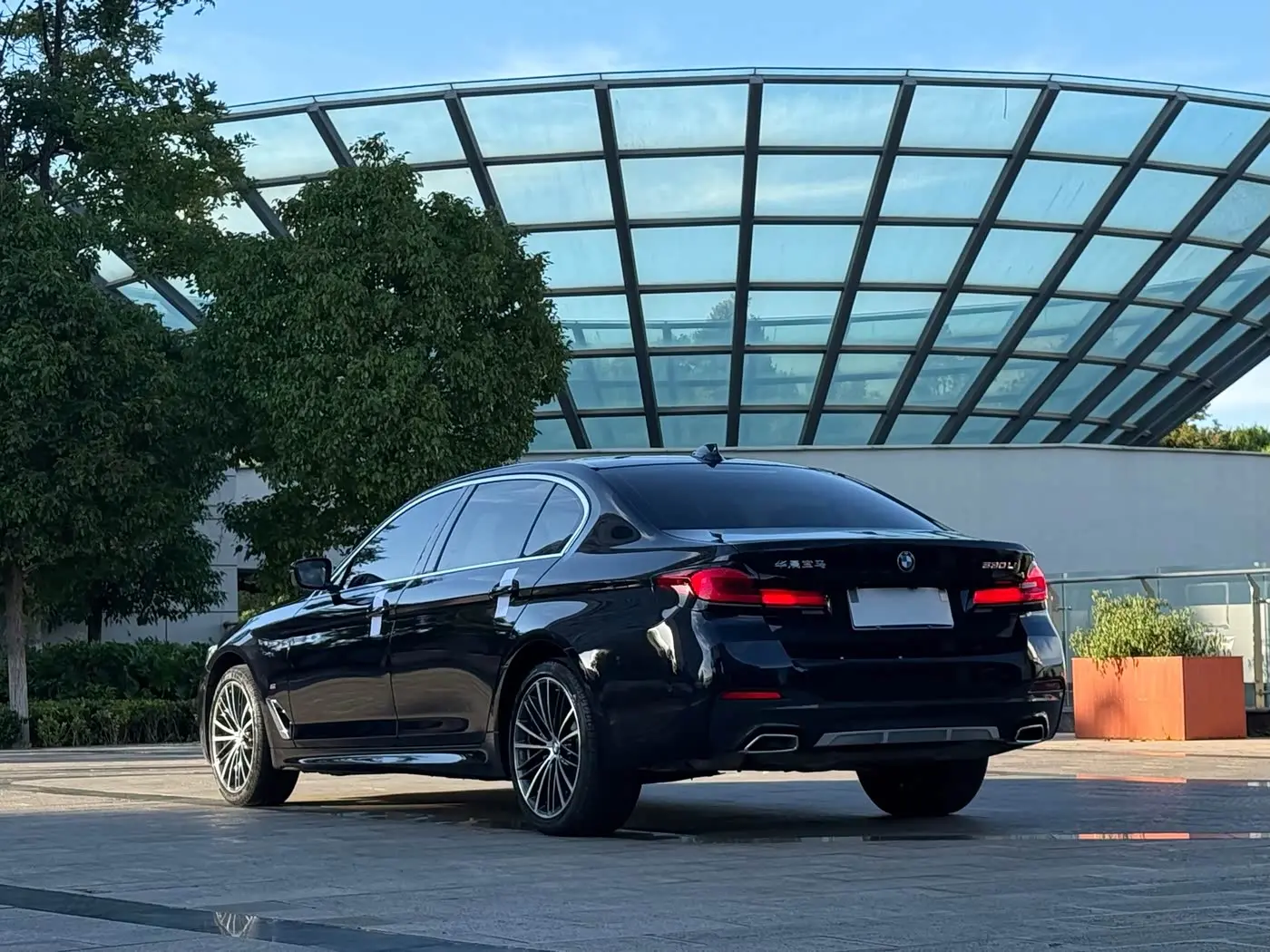 BMW 5 Series 2023 — Photo 9/20