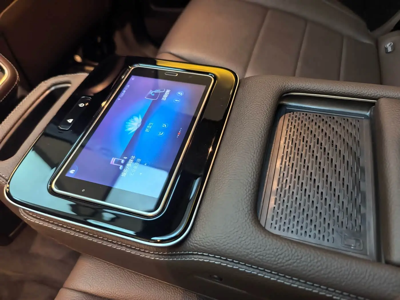 Mercedes-Benz GLE New Energy 2021 — Photo 14/20