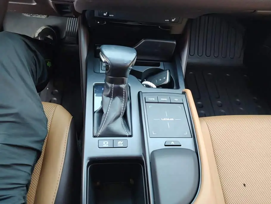 Lexus ES 2019 — ფოტო 16/16