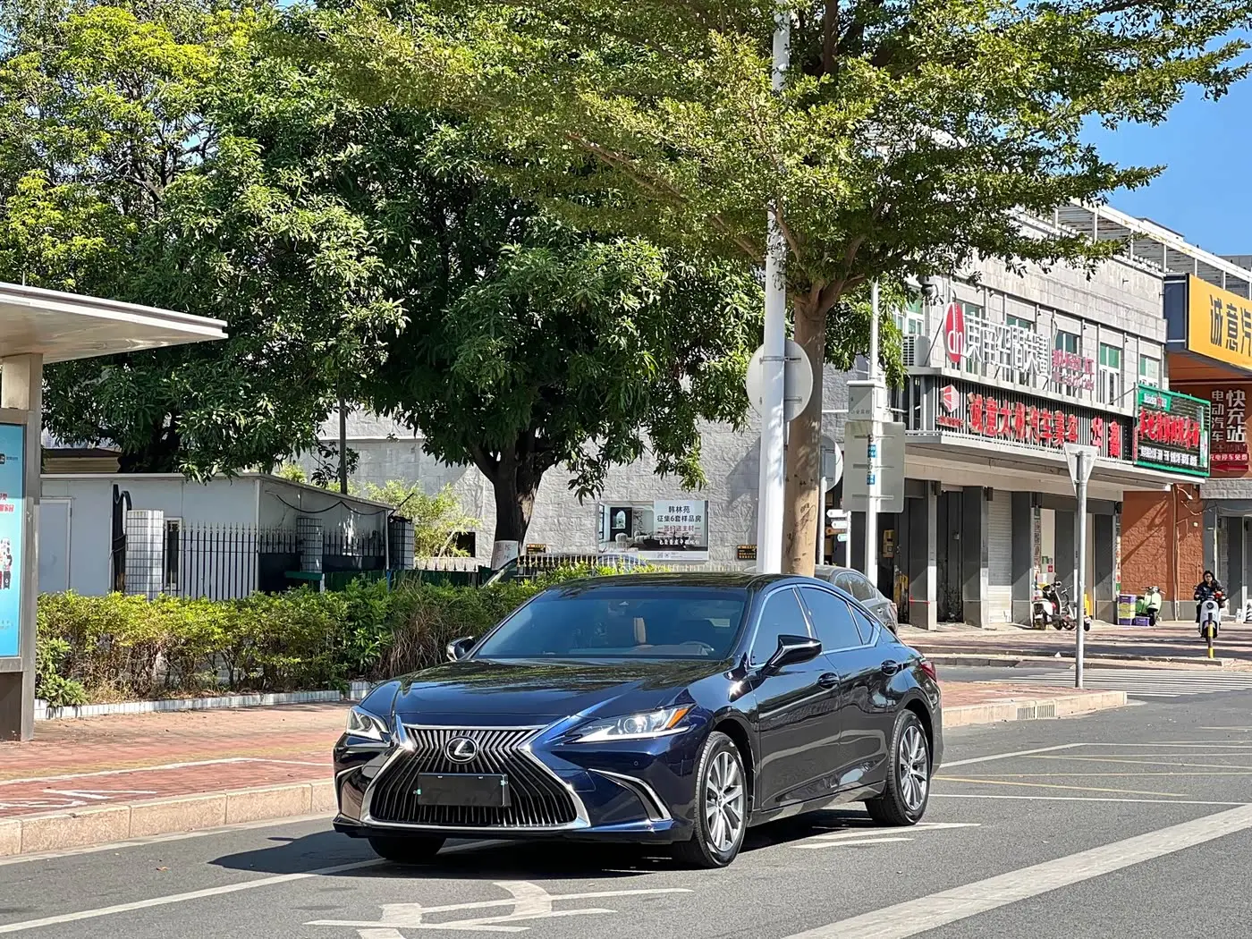 Lexus ES 2021 — Şəkil 1/12
