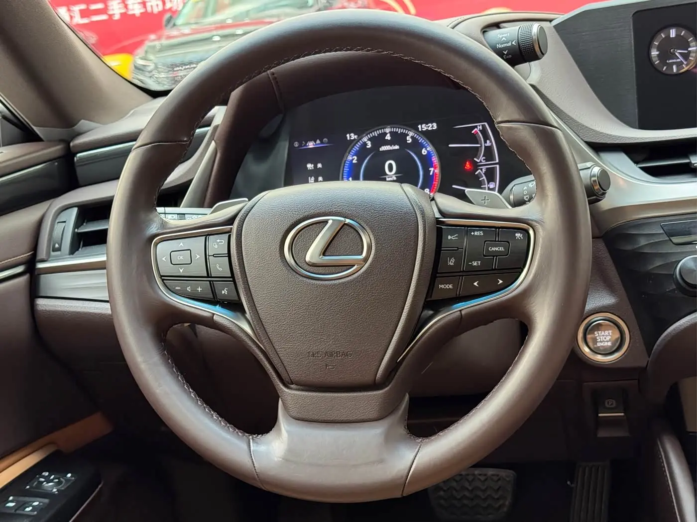 Lexus ES 2019 — Фото 10/20