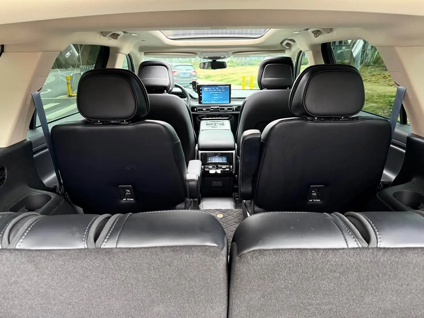 Lincoln Aviator 2023 — Photo 15/18
