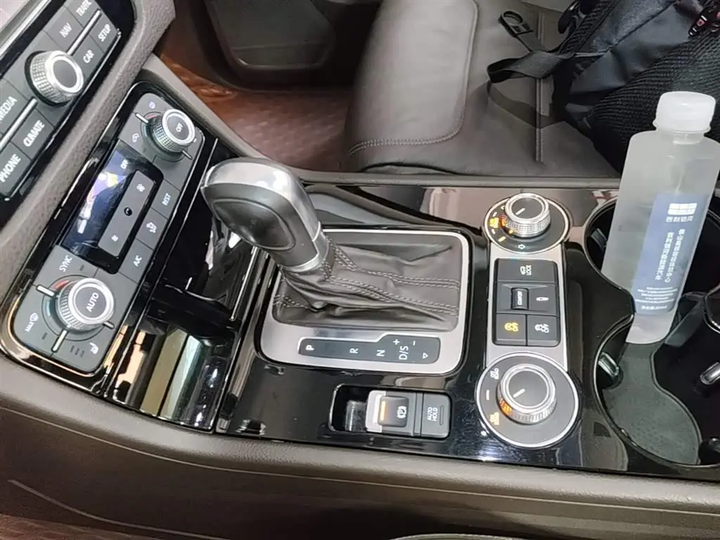 Volkswagen Touareg 2018 — Photo 14/20