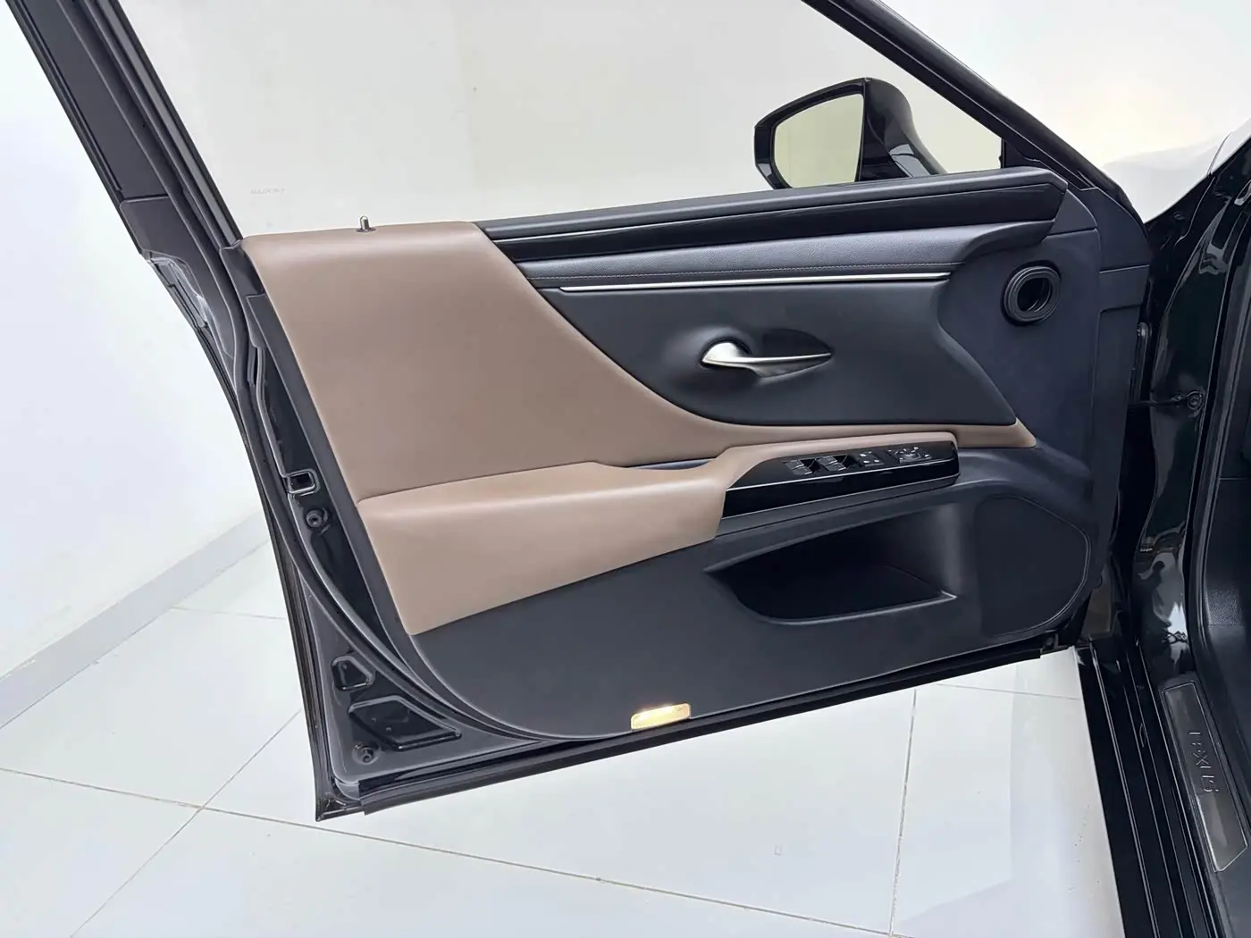 Lexus ES 2023 — Photo 5/18