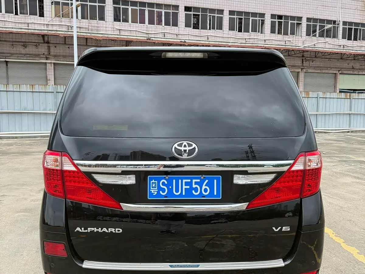 Toyota Alphard 2014 — Photo 11/12