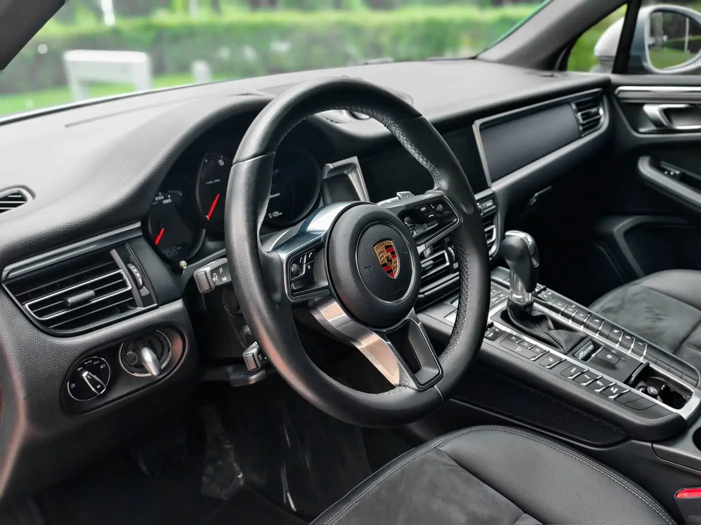 Porsche Macan 2019 — Фото 11/20