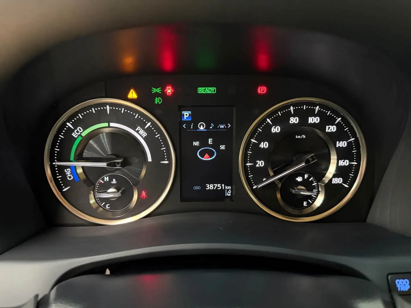 Toyota Alphard 2022 — ფოტო 17/20