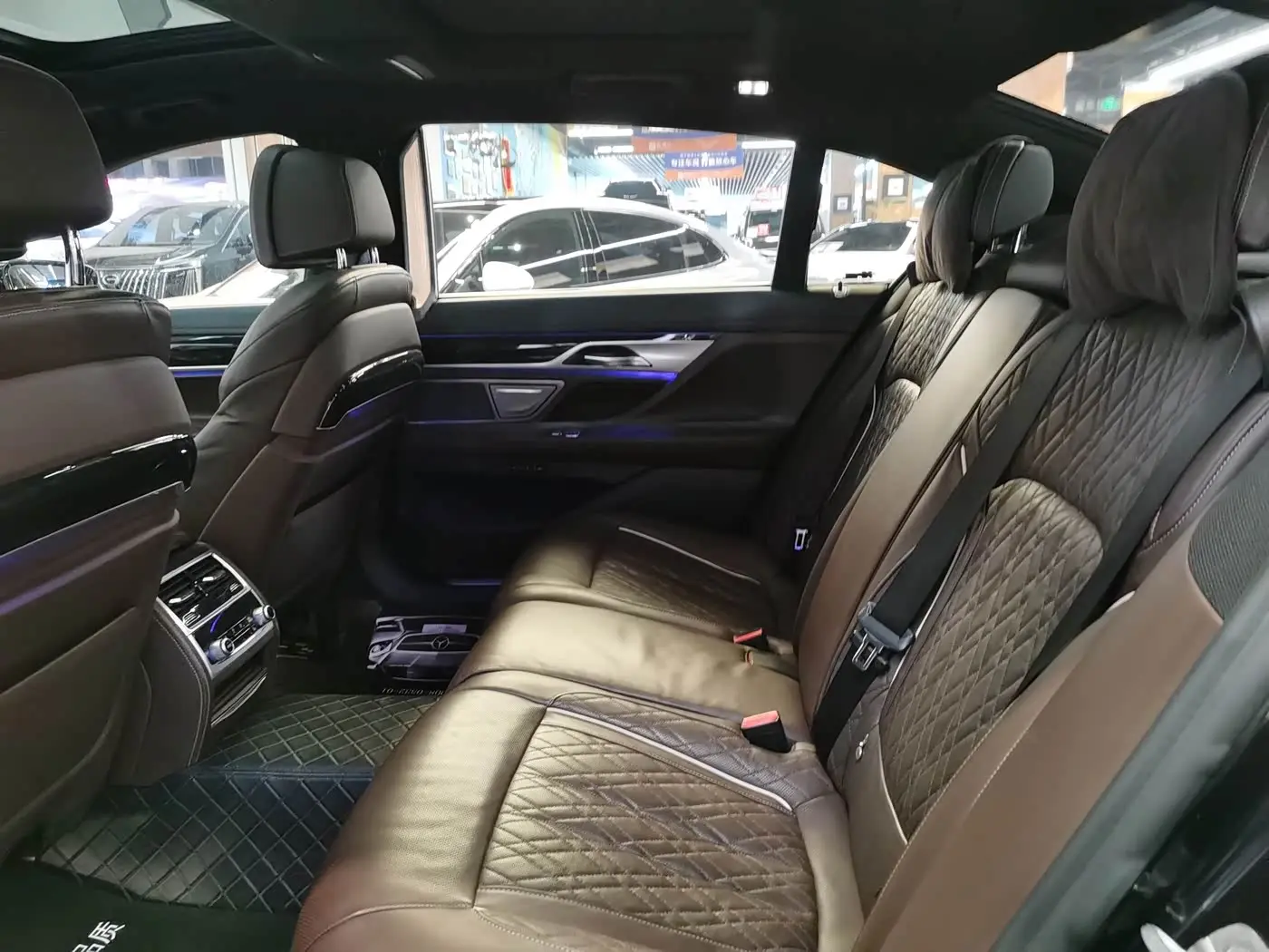 BMW 7 Series 2020 — Photo 14/17