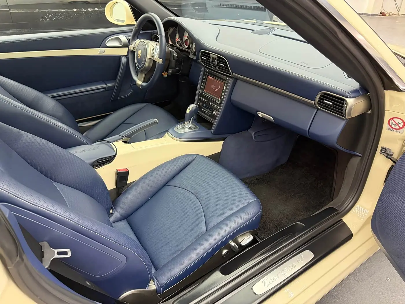 Porsche 911 2010 — Photo 12/20