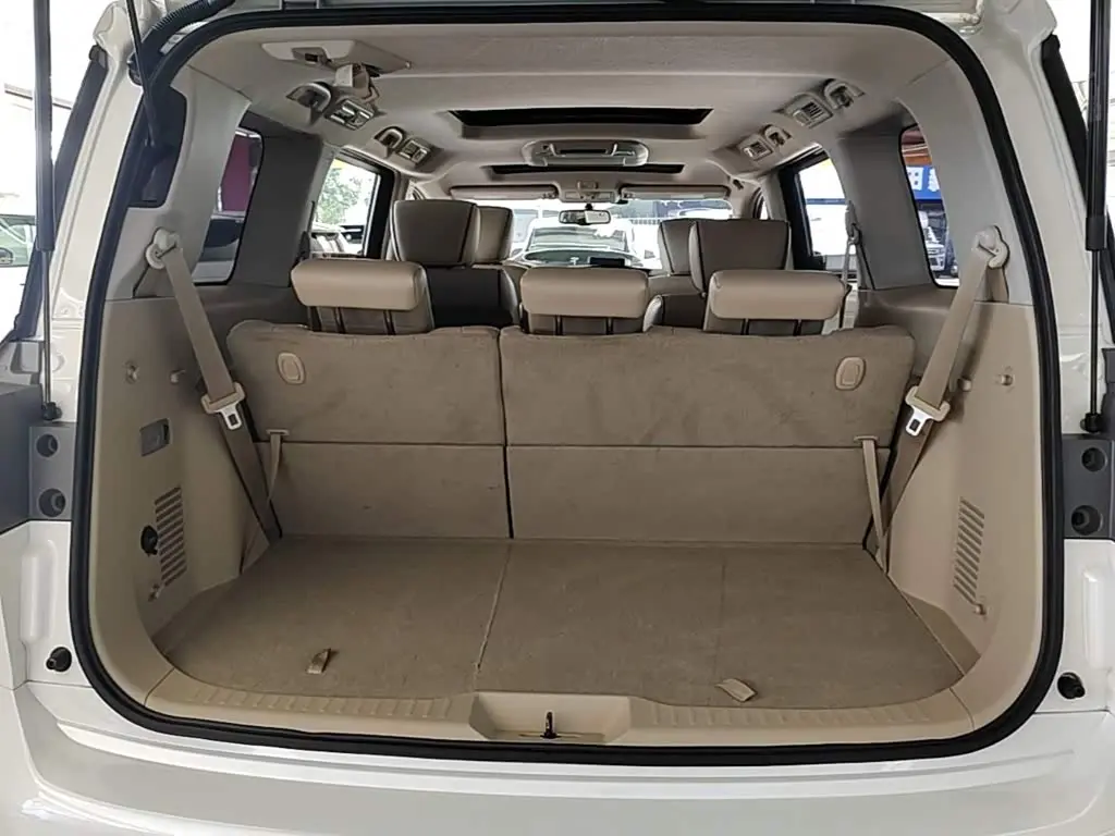 Nissan Quest 2017 — Фото 19/20