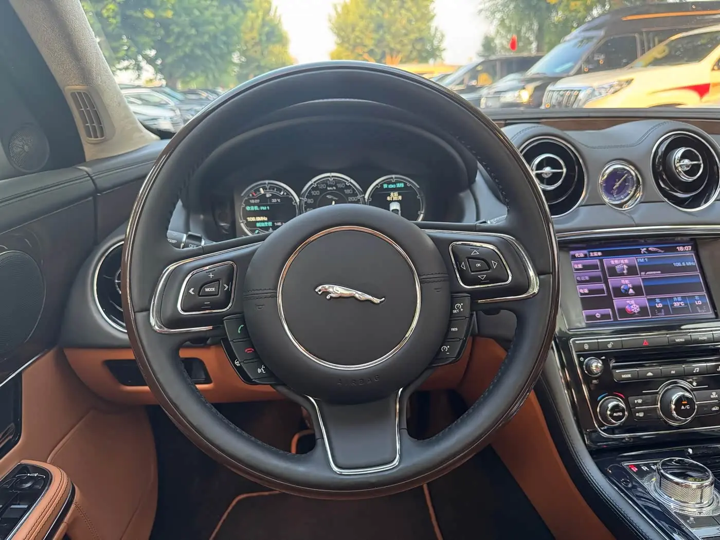 Jaguar XJ 2013 — Фото 10/16