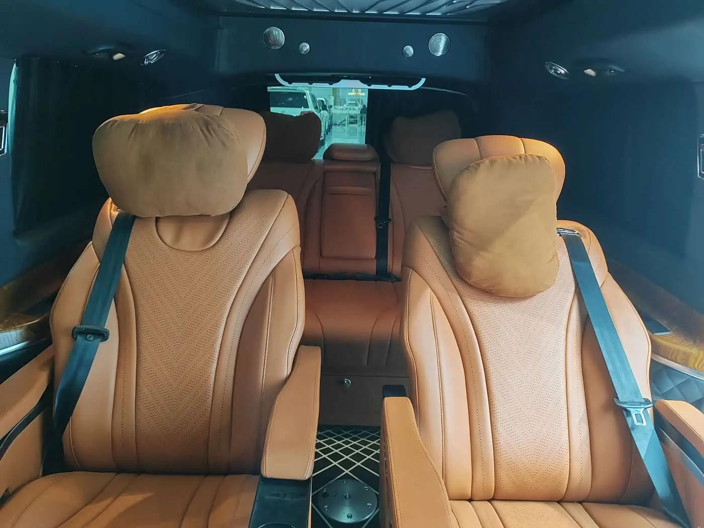 Mercedes-Benz V-Class 2024 — Photo 17/20