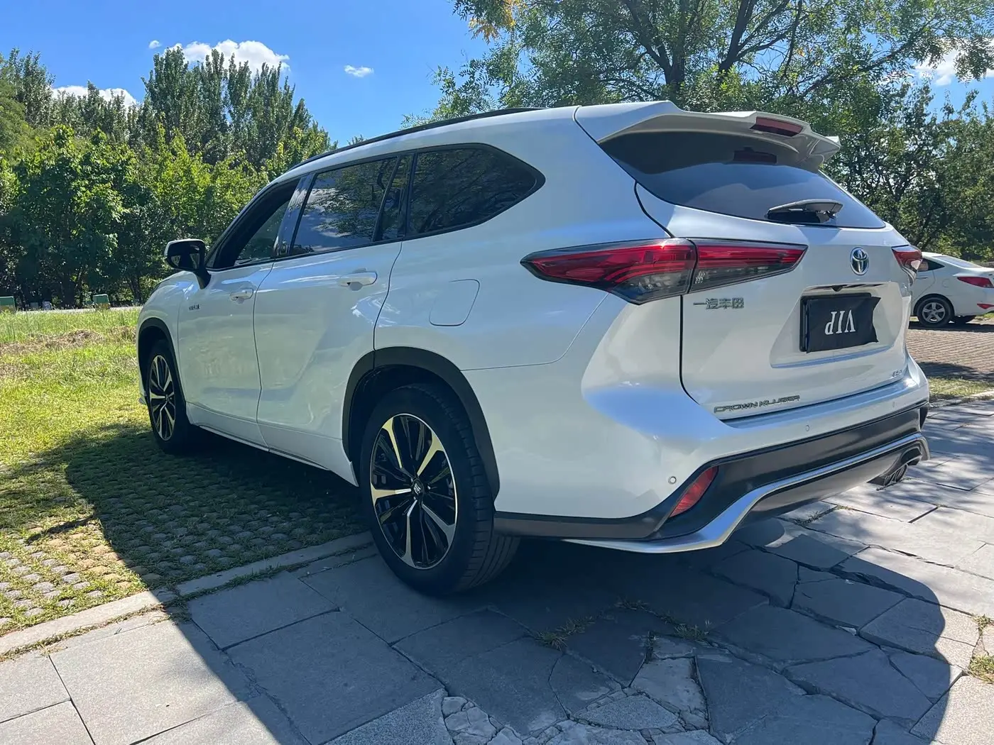 Toyota Crown Kluger 2022 — Photo 9/9
