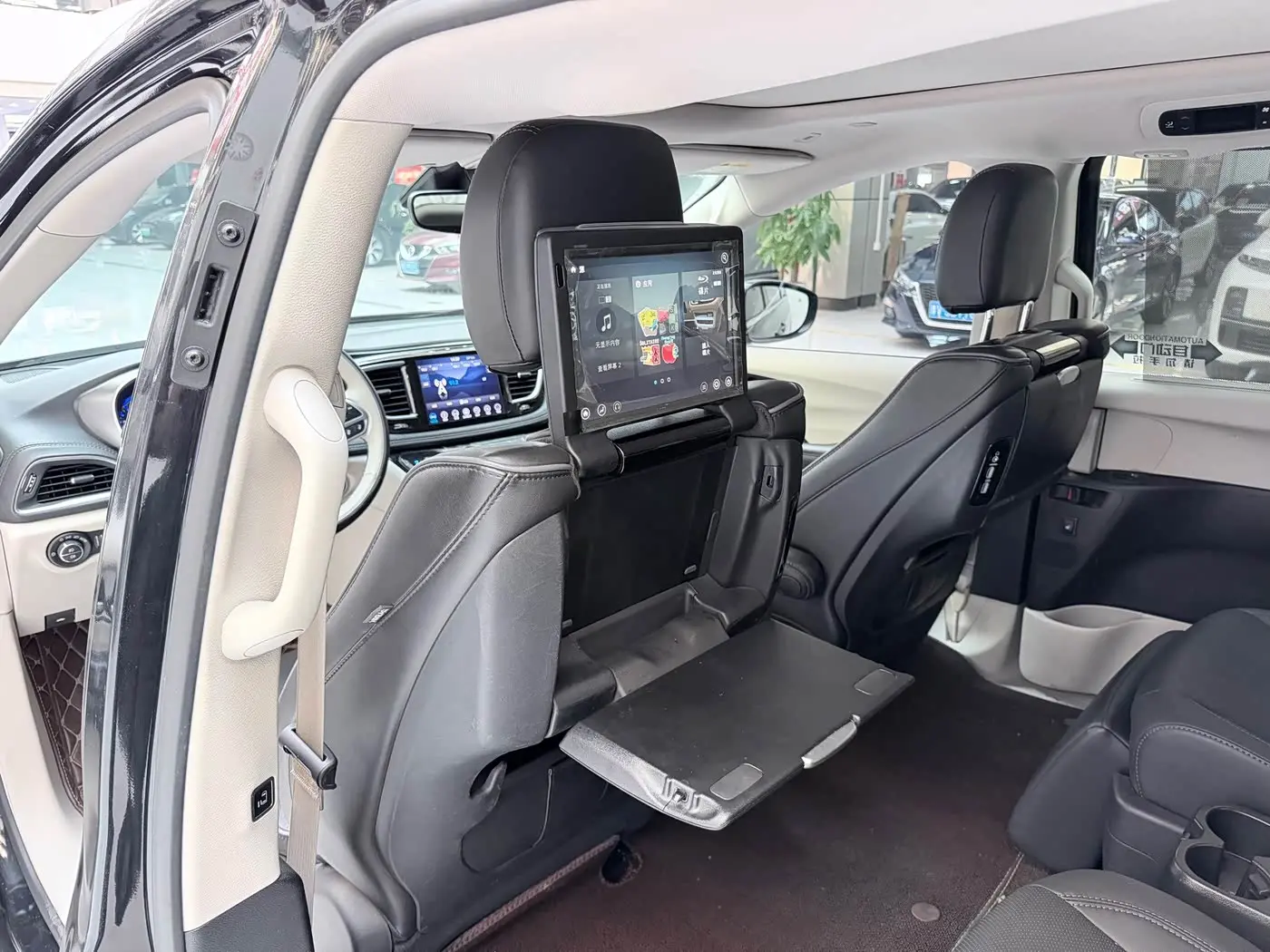 Chrysler Grand Voyager 2019 — Şəkil 13/20