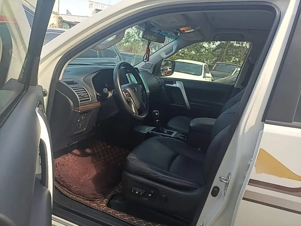 Toyota Prado 2019 — Photo 15/19