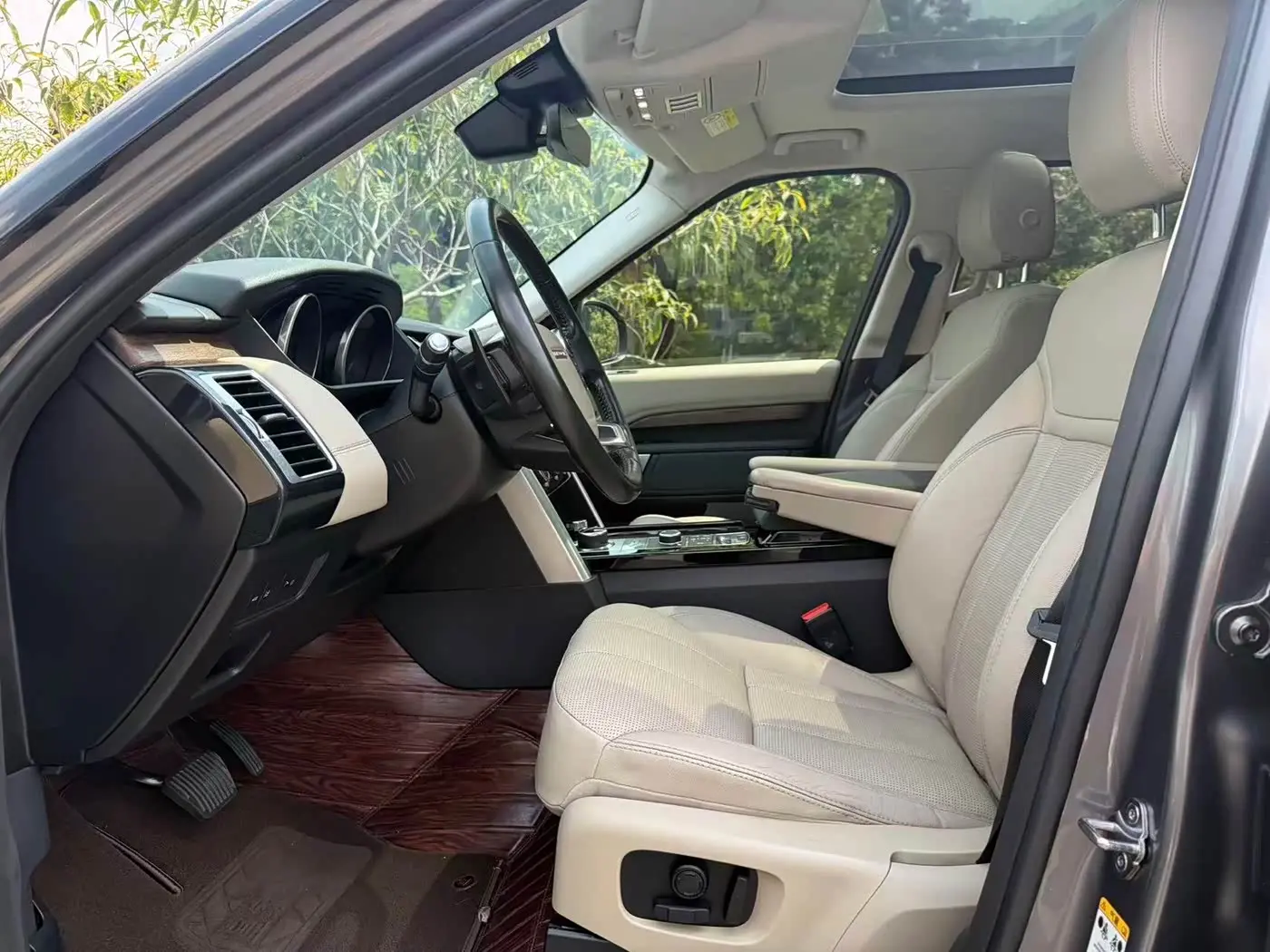 Land Rover Discovery 2018 — Фото 8/12