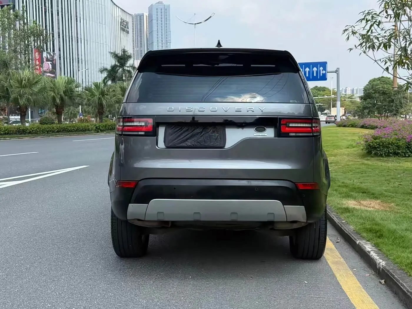 Land Rover Discovery 2018 — Фото 5/12