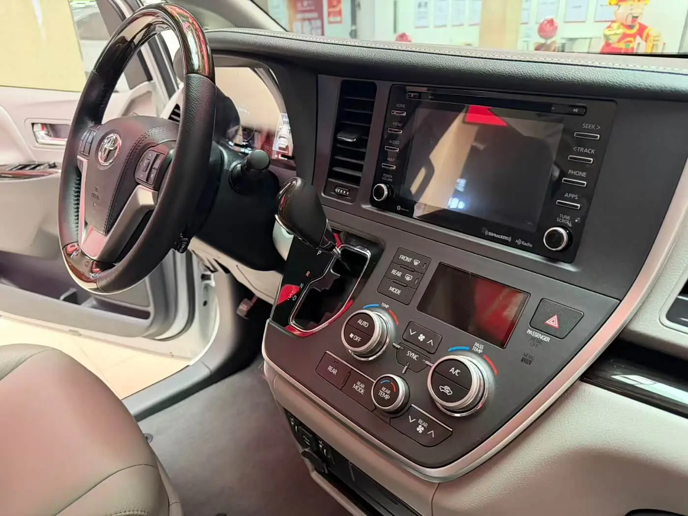 Toyota Sienna 2020 — Şəkil 16/18