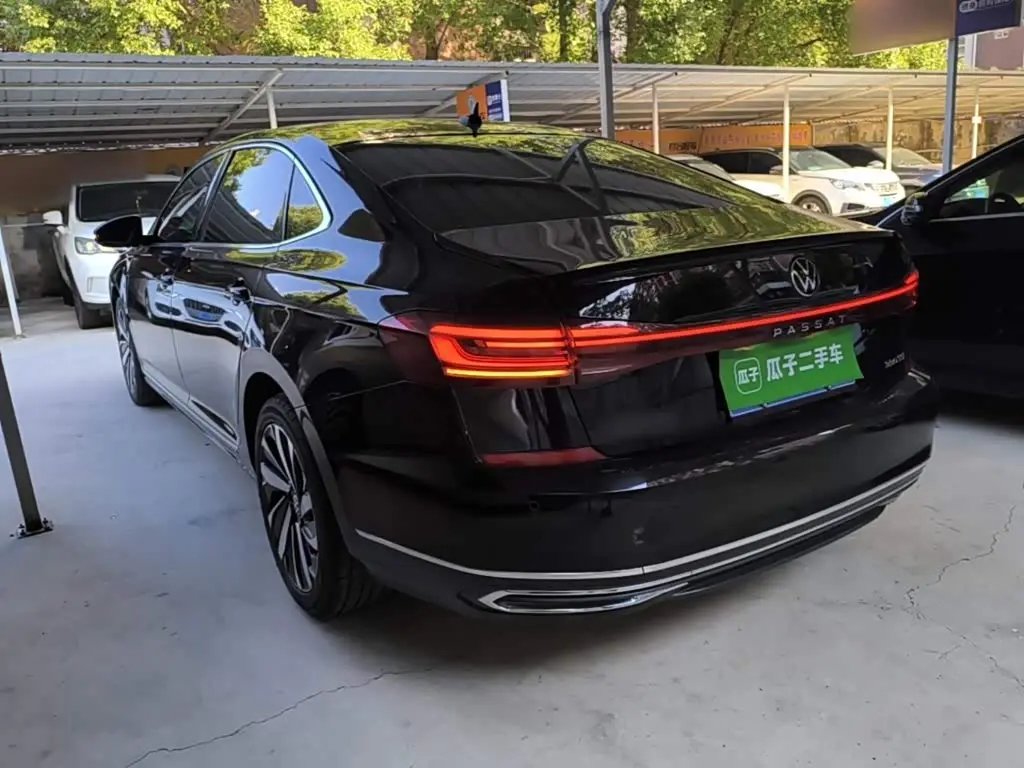 Volkswagen Passat 2023 — Photo 4/19