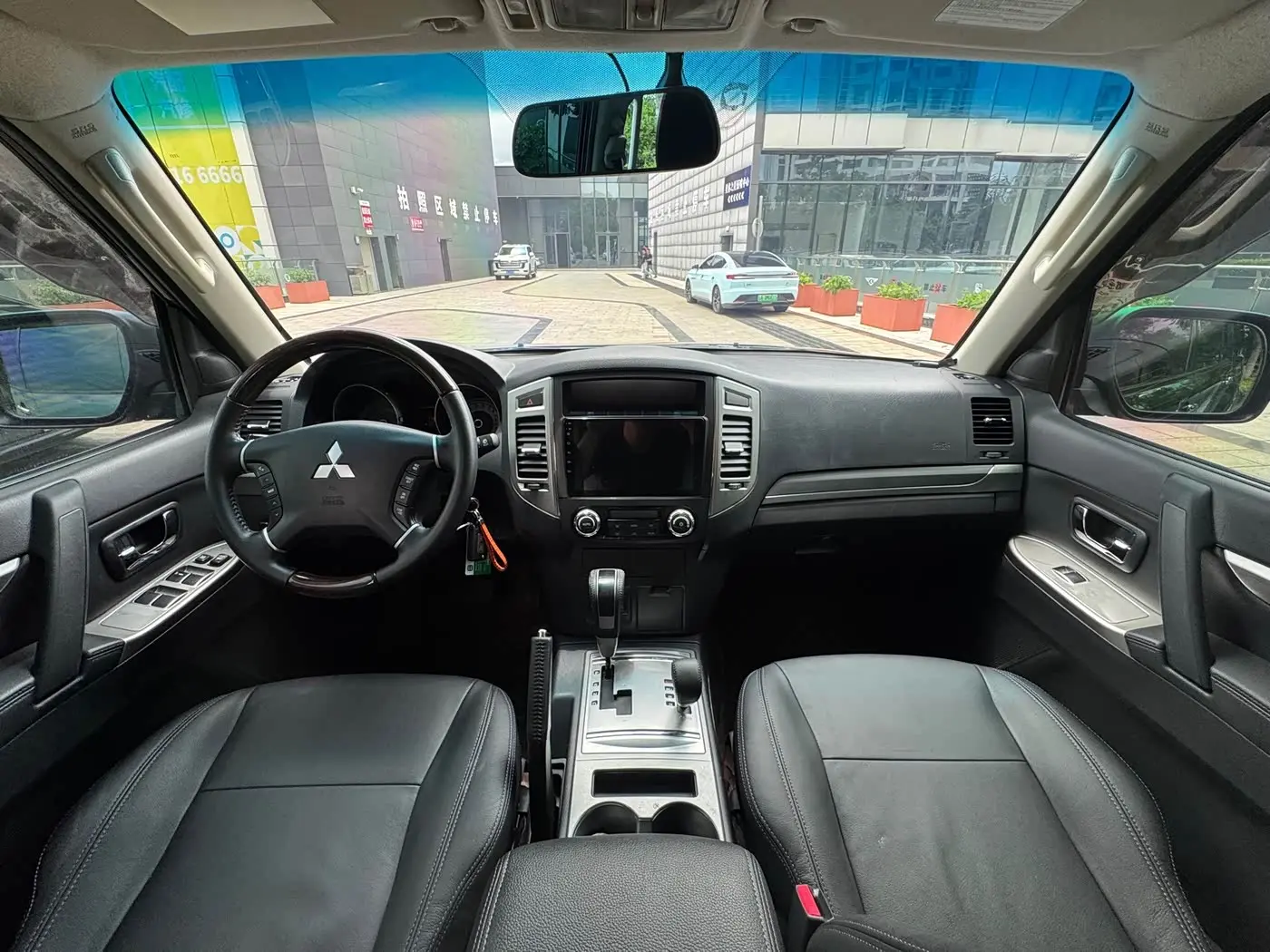 Mitsubishi Pajero 2015 — Şəkil 17/20