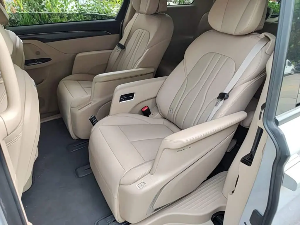 Buick GL8 New Energy 2025 — Photo 13/20